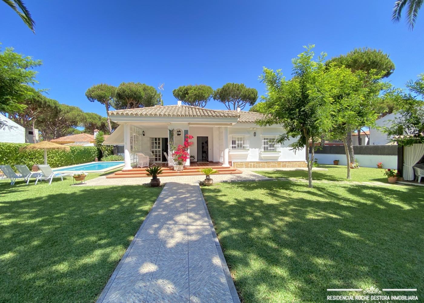 R252 &mdash; CASA BUGAMBILLA 